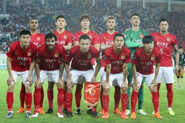 iG下路Ahn分享外滩游客照：上海~三年前梦开始的地方！