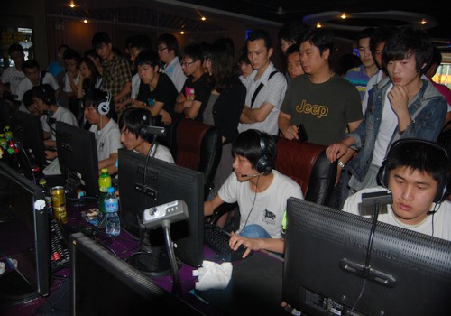 全球最高同时在线突破90万人！运营8年的《PUBG》为何还这么火？