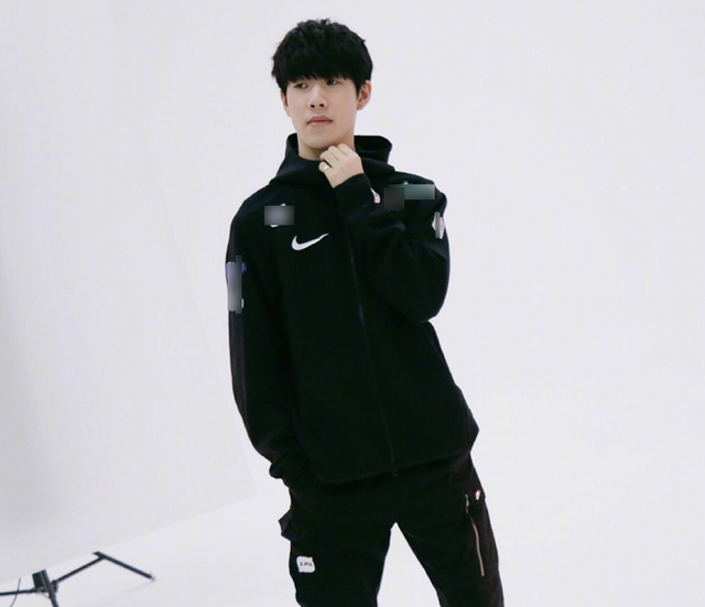 传闻： 100 Thieves 接近签下瑞典天才poiii